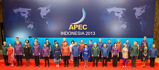 Secretary Kerry Poses for APEC Leaders' Family Photo