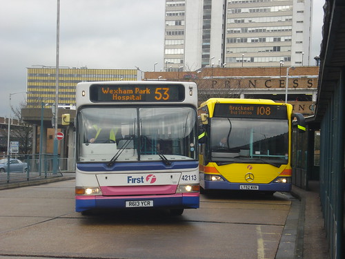 First Beeline 42113 (Route 53), 64015 (Route 108), Bracknell