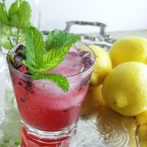 Sparkling Berry Mint Lemonade