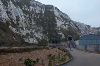 Tunnels ferroviaire et routier de Samphire Hoe au pied des falaises