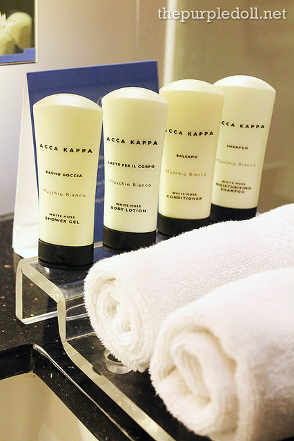 Bellevue Manila Towels, Shower Gel, Shampoo, Conditioner and Lotion