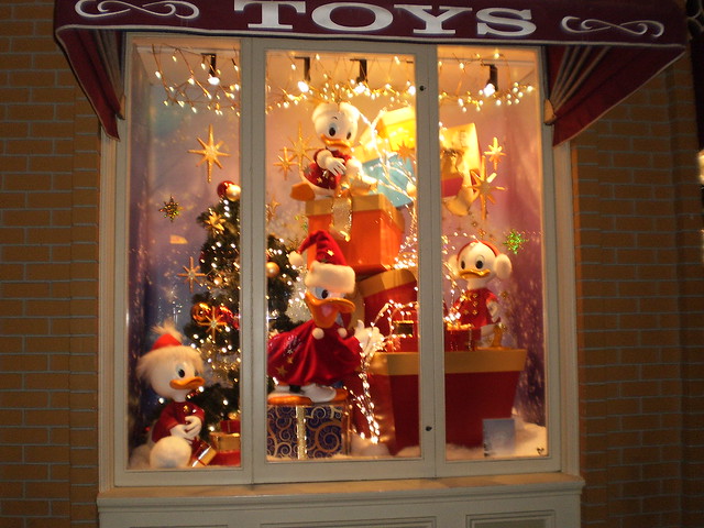 Christmas Decorations at Disneyland Paris | Flickr - Photo Sharing!