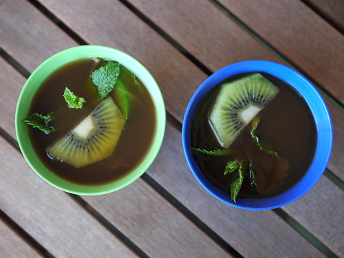 Kiwi and mint rooibos iced tea