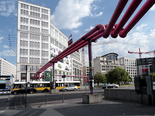 Pink Pipelines am Leipziger Platz
