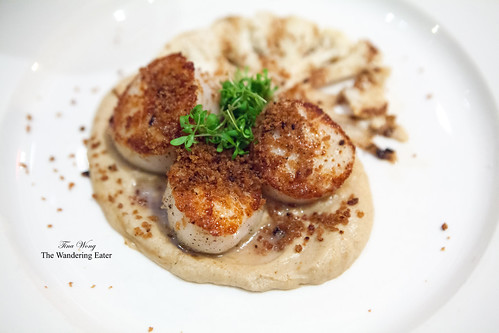 Seared Sea Scallops with Grilled Cauliflower Purée, Broccoli and Bacon Dust