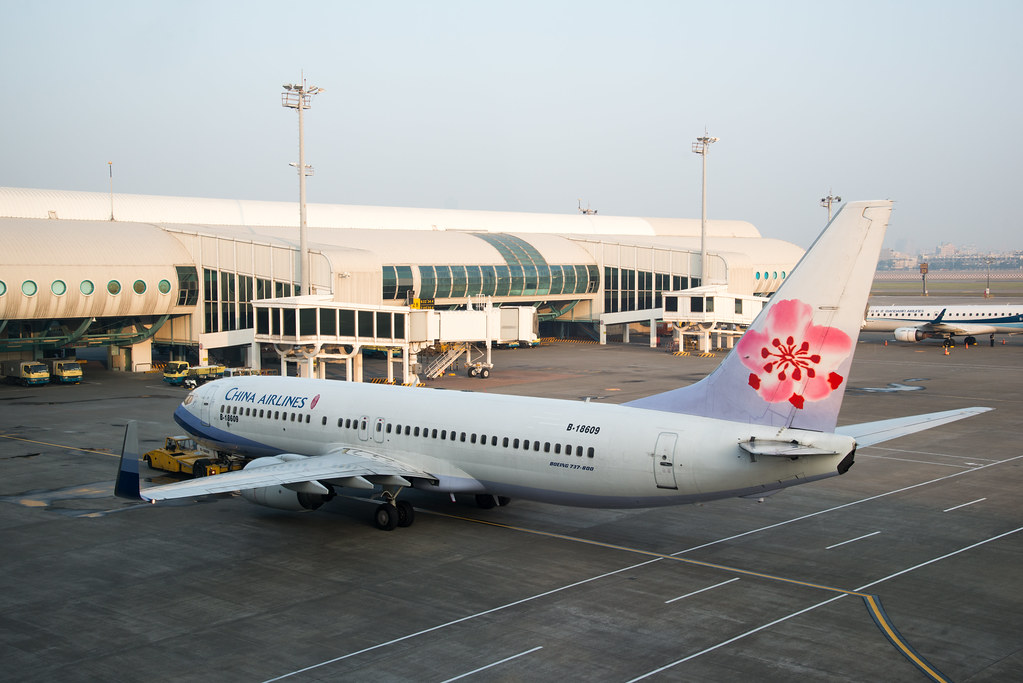 China Airlines Boeing 737-800WL B-18609