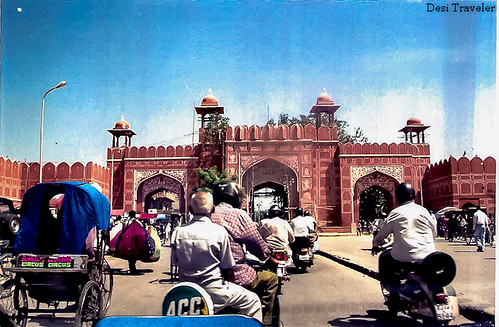 entry to old city of jaipur padharo mhare desh