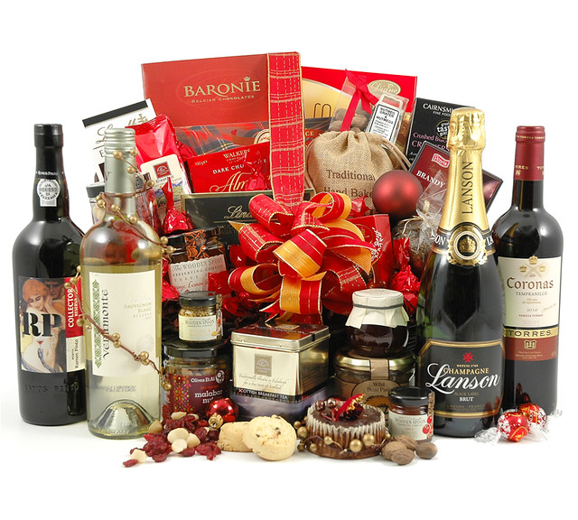 Win a Free Christmas Hamper Worth up to £200 from Hampergifts.co.uk
