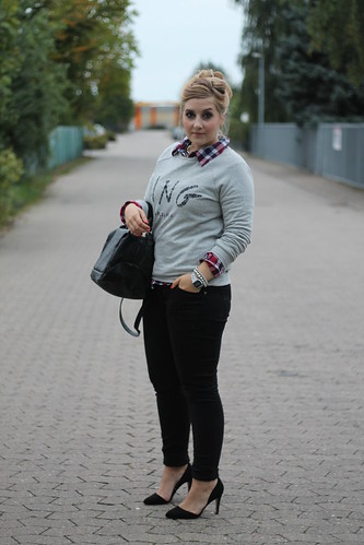  outfit mango pullover karierte bluse