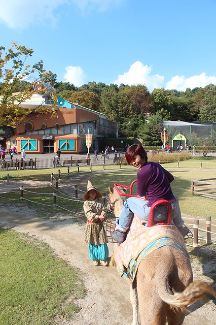Rebecca Saw - riding camel - Everland Korea