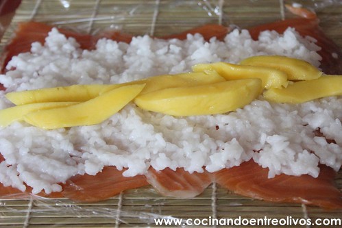 Makis de salmon ahumado y mango www.cocinandoentreolivos (9)