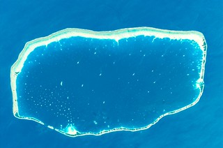 Like swimming pools, in the middle of the Pacific, the atolls of French Polynesia