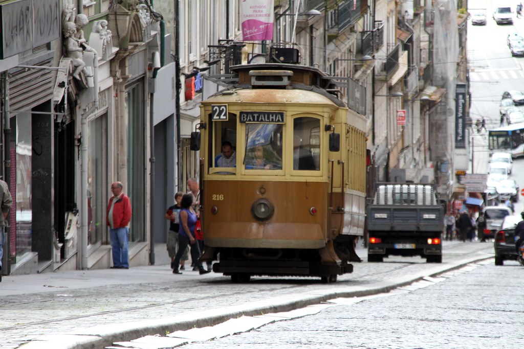 Go Living In Porto transportation train