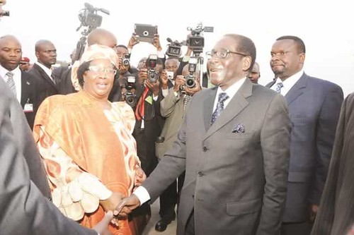Malawi President Joyce Banda welcomes President Robert Mugabe of Zimbabwe to the Southern African Development Community (SADC) summit being held in Lilongwe. This is the 33rd meeting of the regional organization. by Pan-African News Wire File Photos