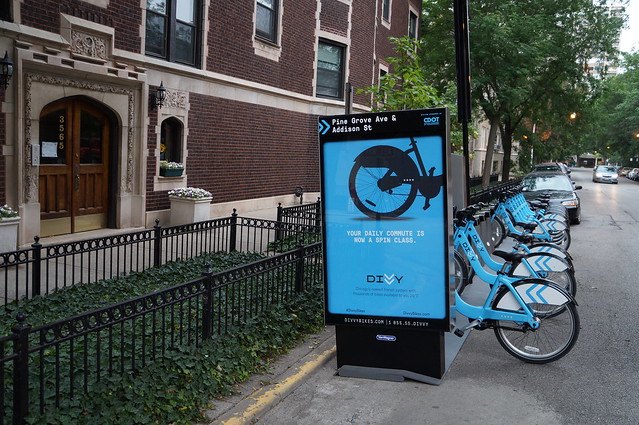 Divvy Station at Pine Grove/Addison