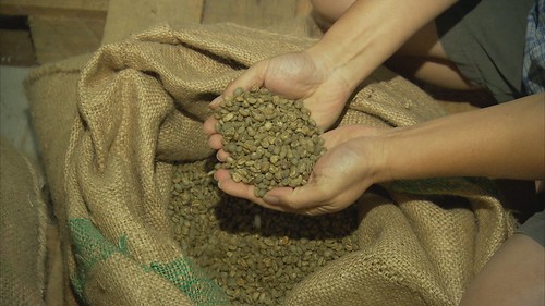 一袋公平貿易咖啡豆。