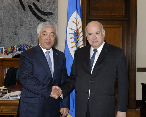 Secretario General de la OEA recibió al Ministro de Relaciones Exteriores de Kazajstán