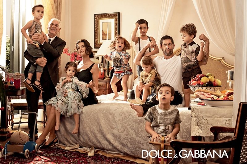 800x533xdolce-gabbana-spring-summer-campaign-3.jpg.pagespeed.ic.tlh3sSqNHs