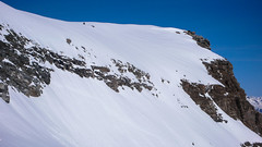 Czeka nas trudne podejście w rozmiękłym śniegu, stromym zboczem z nartami przypiętmi do placaków , na przełęcz Coli de Punta Fuora 3108m.