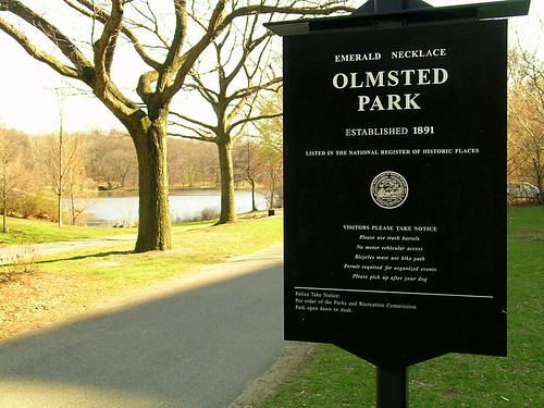 Olmsted Park sign (by: John Stephen Dwyer, Wikimedia Commons)