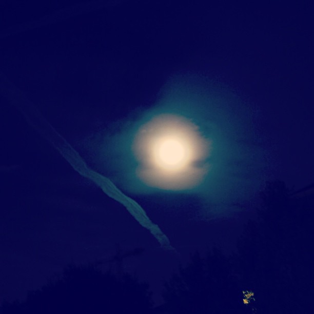 月にもオーラがあったんだね。。。#aura #moonlight