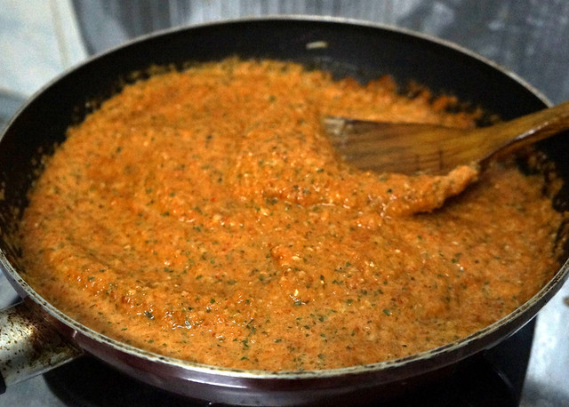 Roasted Red Pepper Pasta Sauce - cook sauce