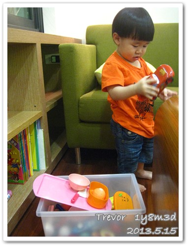 130515-有一箱供小人安靜下來的玩具