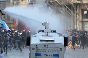 Turkish demonstrators attacked by police in Istanbul. The struggle over Taksim Square continues. by Pan-African News Wire File Photos