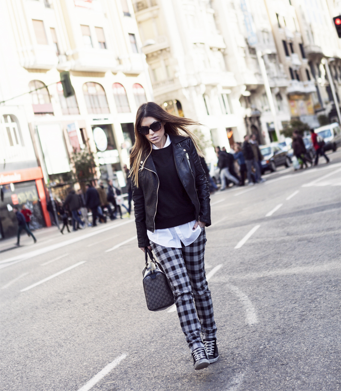 street style barbara crespo tartan trousers sheinside zara gucci bag fashion blogger outfit