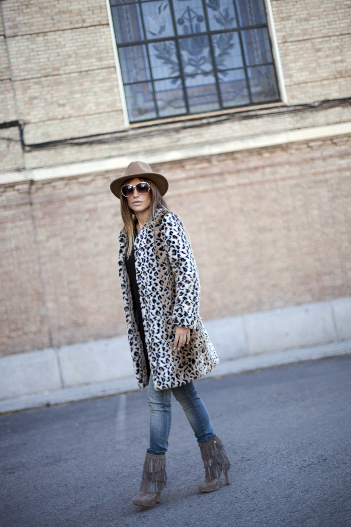 street style barbara crespo warm and wild outfit animal print coat fashion blogger