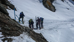 Zakończenie tury - zjazd doliną Val di Rheme. Liczne przeniesienia nart.
