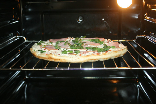 06 - Pizza im Ofen / in oven