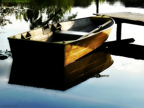 um barco bem vagaroso em busca de férias... by Odete de Paula