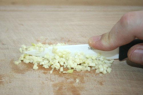 19 - Knoblauch zerkleinern / Mince garlic