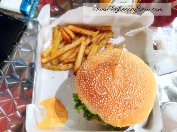 big hug burger subang - ss15-004