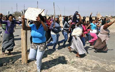 South African women married to Nigerians protest in Johannesburg. The women say they, their husbands and children face discrimination. by Pan-African News Wire File Photos