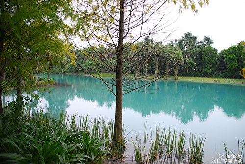 湖水顏色很夢幻