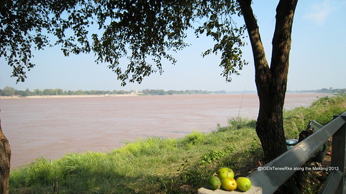 Midwinter day 21 12 2013 along the Mekong (2) by tGENTeneeRke along the Mekong river