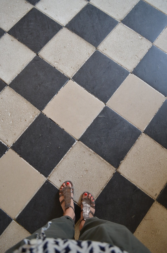 Chateau de Chenonceau black and white floor tiles and shoes