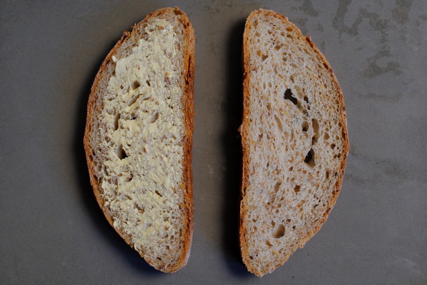 Rye and linseed sliced