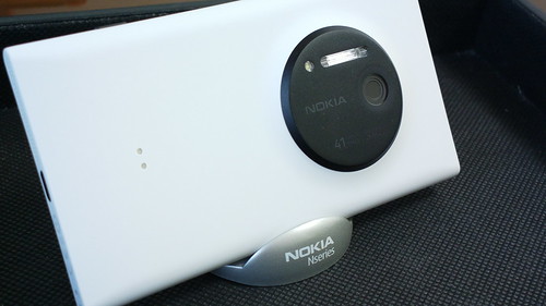 NOKIA Lumia 1020 02