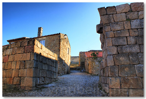Aldeia histórica de Castelo Mendo by VRfoto