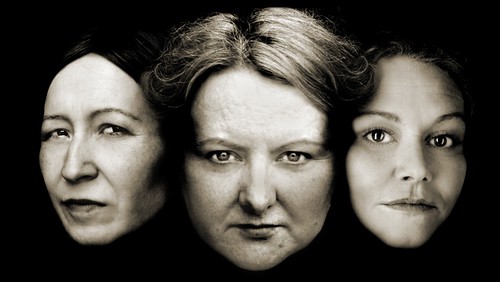 Debbie Cannon, Angela Milton and Belle Jones. The cast of Creepie Stool by Jen McGregor Photo © Jasmin Egner