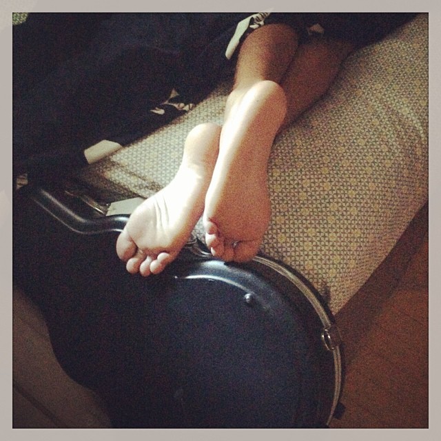 He even sleeps with it #guitarlove