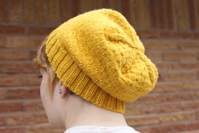 knitted jul hat in mustard yellow