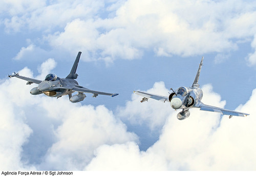F-16AM e F-2000
