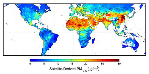 世界PM2.5空汙地圖，顏色越接近深紅，汙染越嚴重。來源：NASA