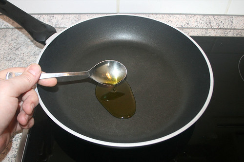 20 - Olivenöl erhitzen / Heat up olive oil