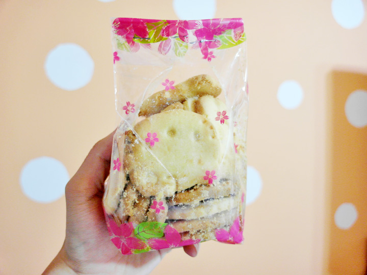 hello kitty cookies in packet