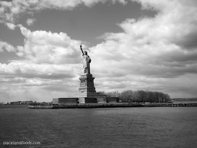 new york bw statue of liberty